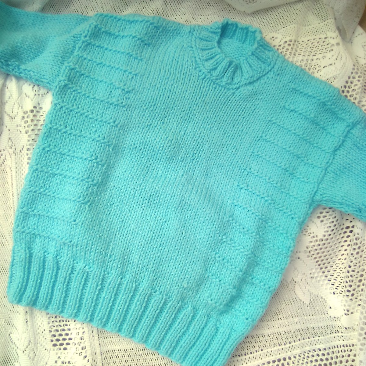 sonicpollyr's tweet photo. This gorgeous Chunky Round Neck Jumper with Side Pattern for a Girls can be made in a size &amp; colour of your choice, just let me know. Price is £30 + P&amp;P for a 30/32 ins size. https://t.co/BBrVesY1fu #newonfolksy #creationsfortinytots #chunkyjumper #roundneckjumper #giftforgirls https://t.co/nV4kD2rfau