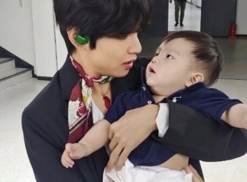 wangteaco's tweet photo. IM CRYING PLS 😭😭 https://t.co/2tULfwB24h