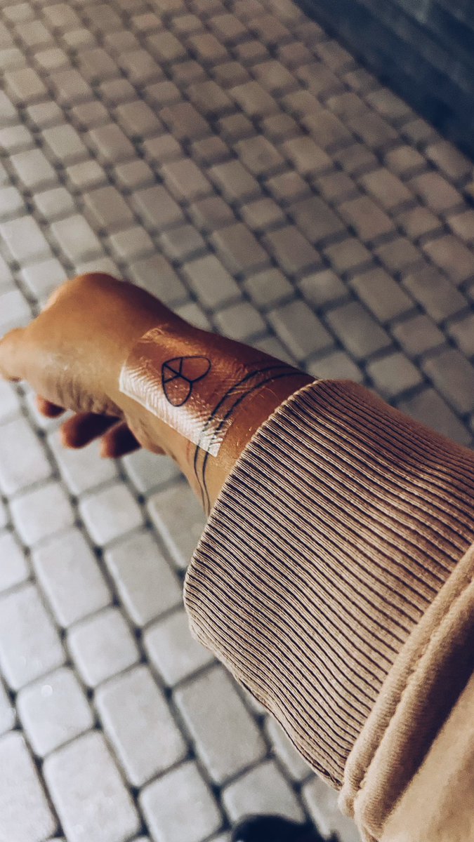 Люб, ты че tweet media