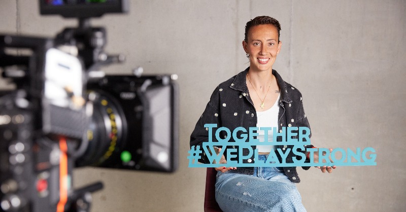 WePlayStrong_'s tweet photo. 📸 ʙᴇʜɪɴᴅ ᴛʜᴇ ꜱᴄᴇɴᴇꜱ...

Have you watched our newest film on the incredible story of Atlético de Madrid &amp; Spain player @VirginiiiaTr? ⚽

This is unmissable 👀💪

#StrongIs #WePlayStrong