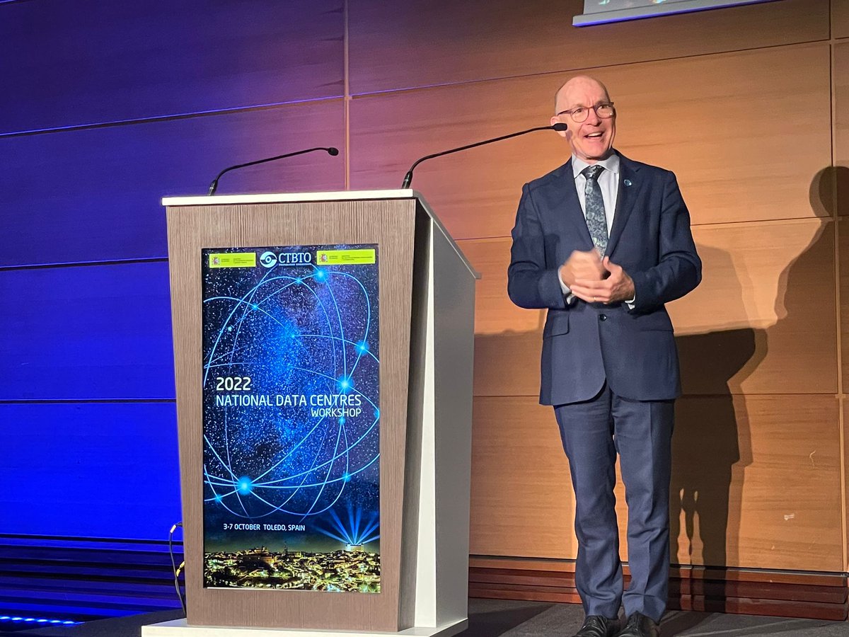 CTBTO's tweet photo. .@_RobFloyd inauguró el taller #NDC22 de una semana de duración en 🇪🇸: el primer taller presencial en 4 años con casi 100 participantes. Los Centros Nacionales de Datos son cruciales para analizar datos de #SIV, detectando signos de explosiones nucleares: https://t.co/bDpZyTR2kT https://t.co/MbYugGvy43