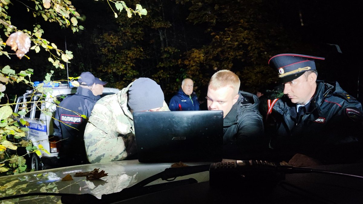 LA_Bryansk's tweet photo. Прошедшие выходные были для нас очень неспокойными. За двое суток к нам поступило 15 заявок. В общей сложности мы боролись за жизнь и здоровье 24 заблудившихся грибников. 
Двое остаются не найдены.
https://t.co/CUpzz2a7dL https://t.co/S5qQn73SQ6