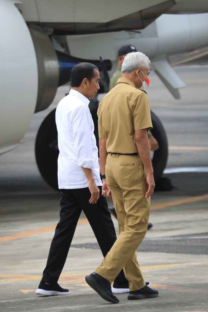 Kerja kerja kerja. Hari ini mendampingi Presiden <a href="/jokowi/">Joko Widodo</a> meninjau kawasan Industri di kab. Batang. Perkembangan kawasan tersebut sangat pesat. Secara infrastruktur maupun investasi yg masuk. Dan berulangkali diskusi dgn Presiden, beliau konsen banget terhadap produk dan kualitas