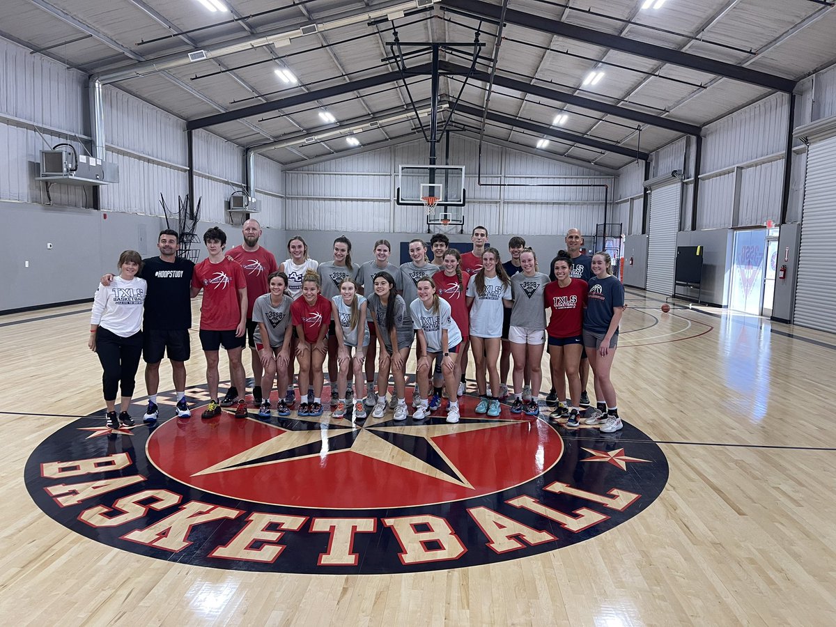 Great day of training with <a href="/DJSackmann/">DJ Sackmann</a> and <a href="/TLSBasketball/">Texas LoneStar</a>