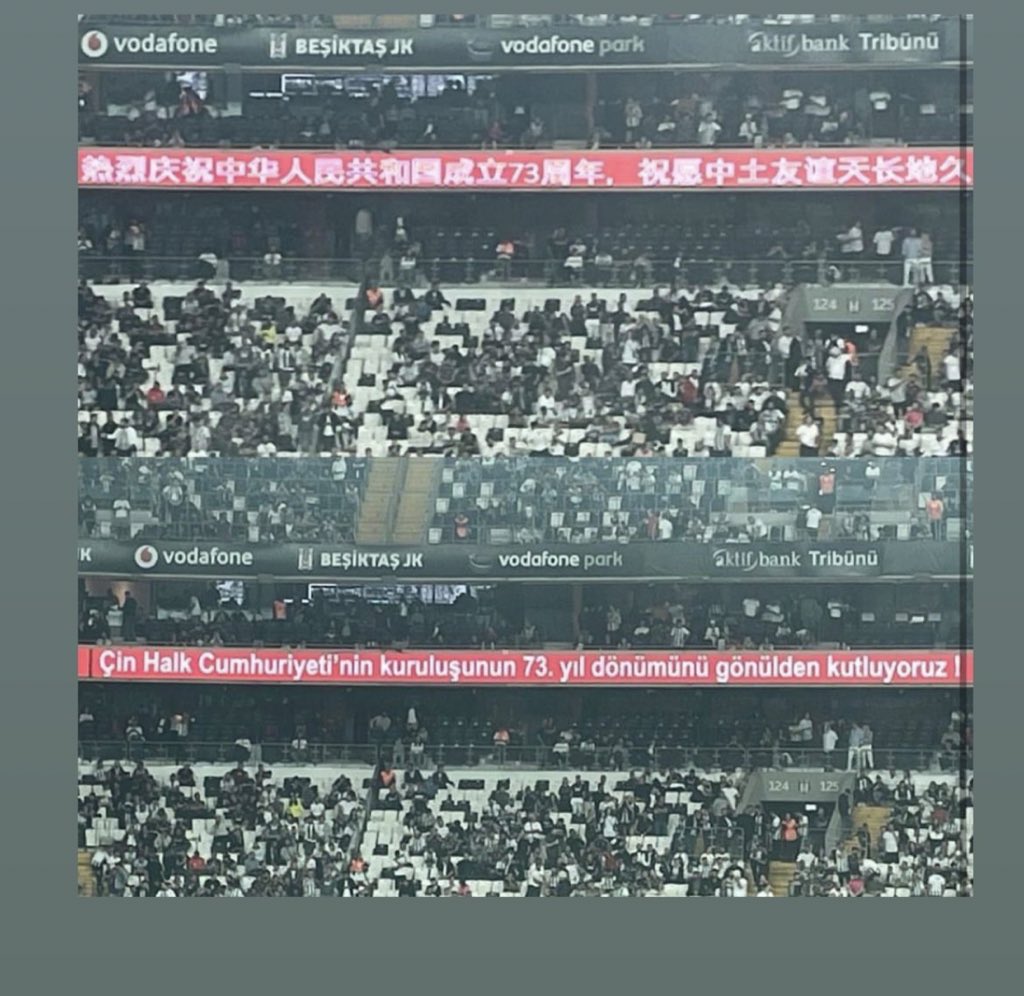 Çin’nin Uygurlara yıllardır devam ettirdiği toplu soykırım milyonlarca insanın canını aldı ve milyonlarcası toplama kamplarında, şimdi ise karantina adı altında evlerde tutulup 2 aydır aç bırakıldı, dezenfeksiyon bahanesiyle insanları zehirleyerek öldürüyor! #BJKvsFB <a href="/Besiktas/">Beşiktaş JK</a>