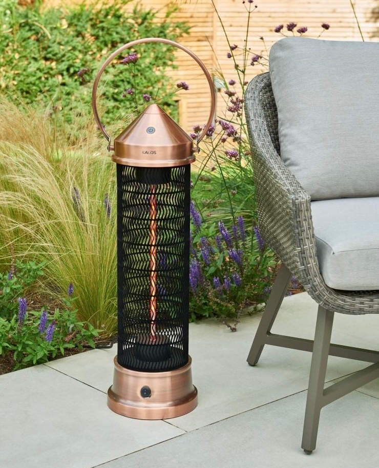It's not too late to enjoy your gardens in the evening!🌤⁠
 ⁠
With a stylish brushed copper finish, these lanterns will add the finishing touches to your modern garden. A protective mesh cage prevents any items from touching the golden tube.⁠
 
Oaktreegardencentre.com