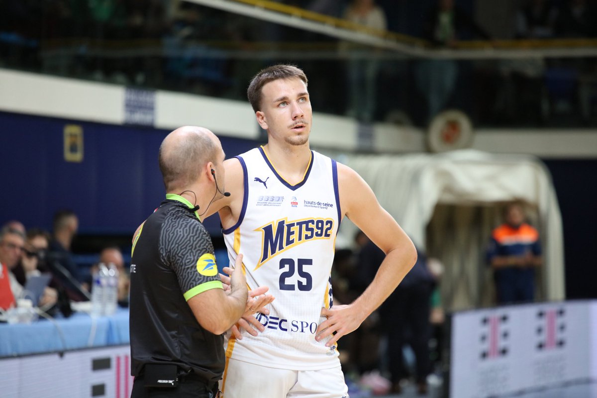 Be_BasketFr's tweet image. 💪  Hugo Besson (Metropolitans 92), le choix de la maturité.

💬 « Au début, je voyais cette signature comme un retour en arrière. »

➡️ bebasket.fr/hugo-besson-me…

📸 @PaulineLedez