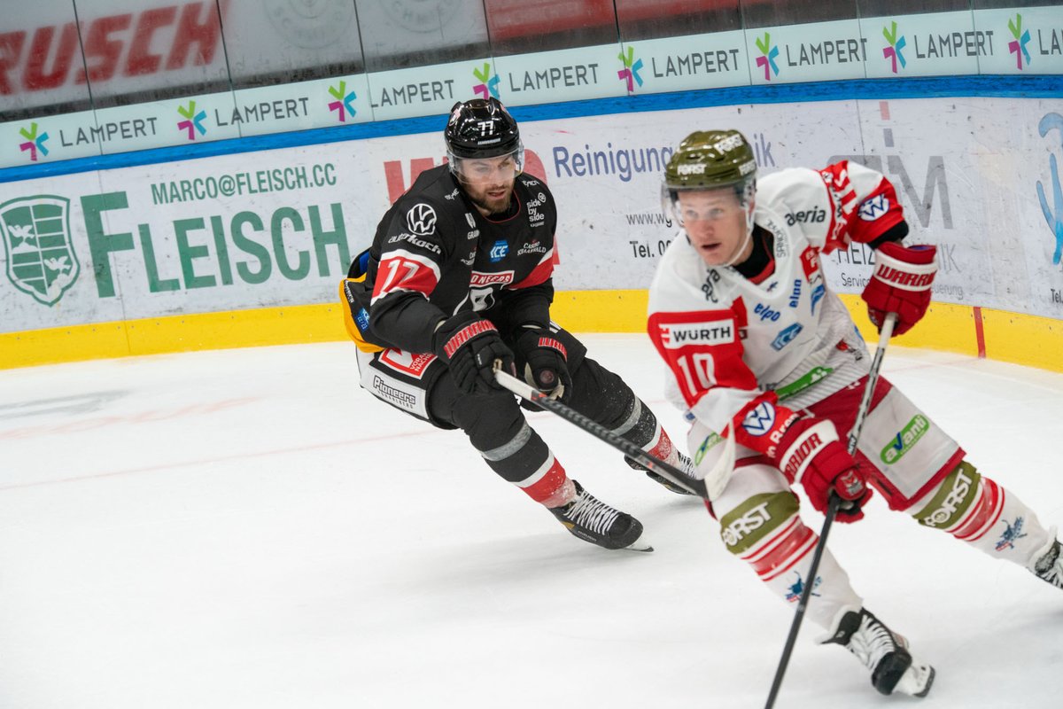 pioneersvbg's tweet photo. 📸 Einmal lächeln bitte 😁
Zum Spielbericht https://t.co/CJpZOwSycN
🎙 Die Stimmen zum Spiel https://t.co/Mj5MWVKITS
#PIVHCB #actionpics #victorymonday https://t.co/fTKJd86qxT