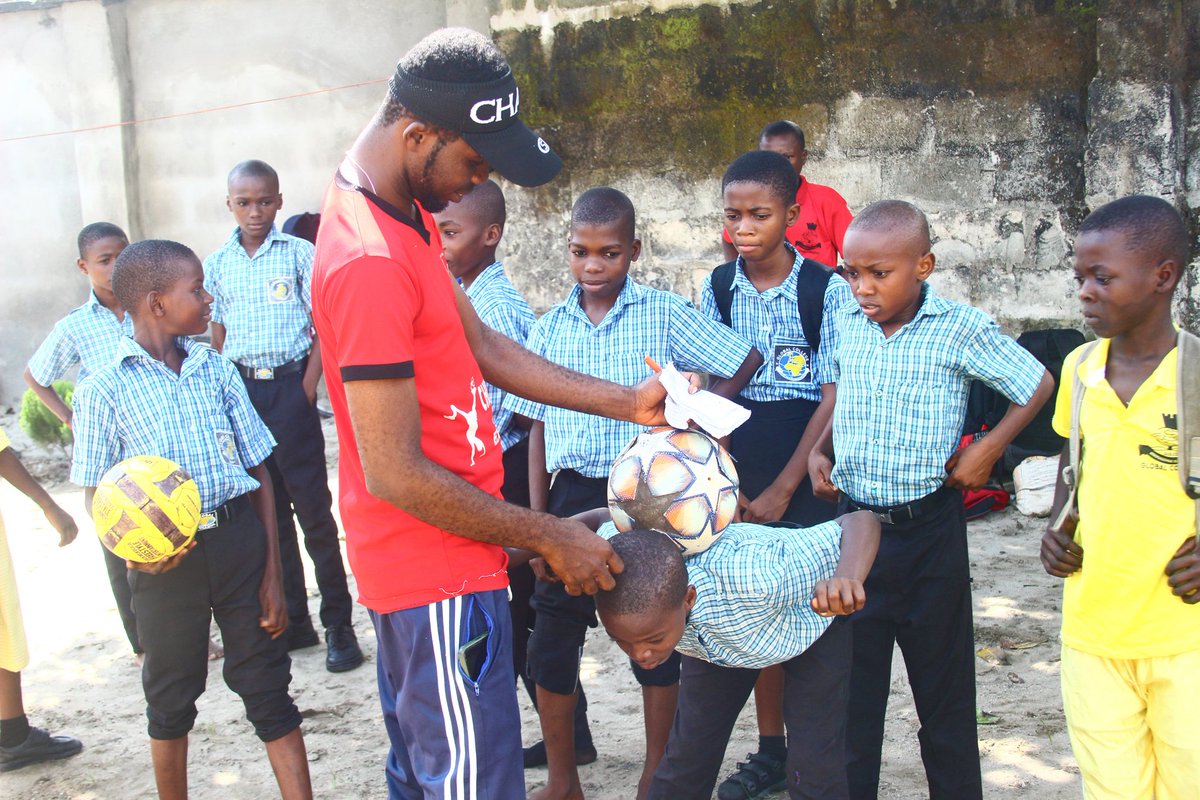 ChukwuebukaFA's tweet photo. WEEK 53 #CSFFTP
Pictures from week 53 of the Chukwuebuka School Freestyle⚽ Training Program #CSFFTP22 at Global College On 30th Sept with our founder #ChukwuebukaEzugha
🎥 https://t.co/F5smn87lpy
#ChukwuebukaFreestyle #ChukwuebukaAcademy #ChukwuebukaFreestyleEntertainment https://t.co/gCzPV5ZP5F