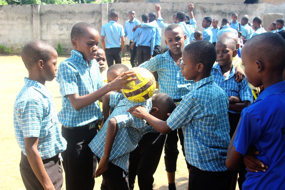 ChukwuebukaFA's tweet photo. WEEK 53 #CSFFTP
Pictures from week 53 of the Chukwuebuka School Freestyle⚽ Training Program #CSFFTP22 at Global College On 30th Sept with our founder #ChukwuebukaEzugha
🎥 https://t.co/F5smn87lpy
#ChukwuebukaFreestyle #ChukwuebukaAcademy #ChukwuebukaFreestyleEntertainment https://t.co/gCzPV5ZP5F