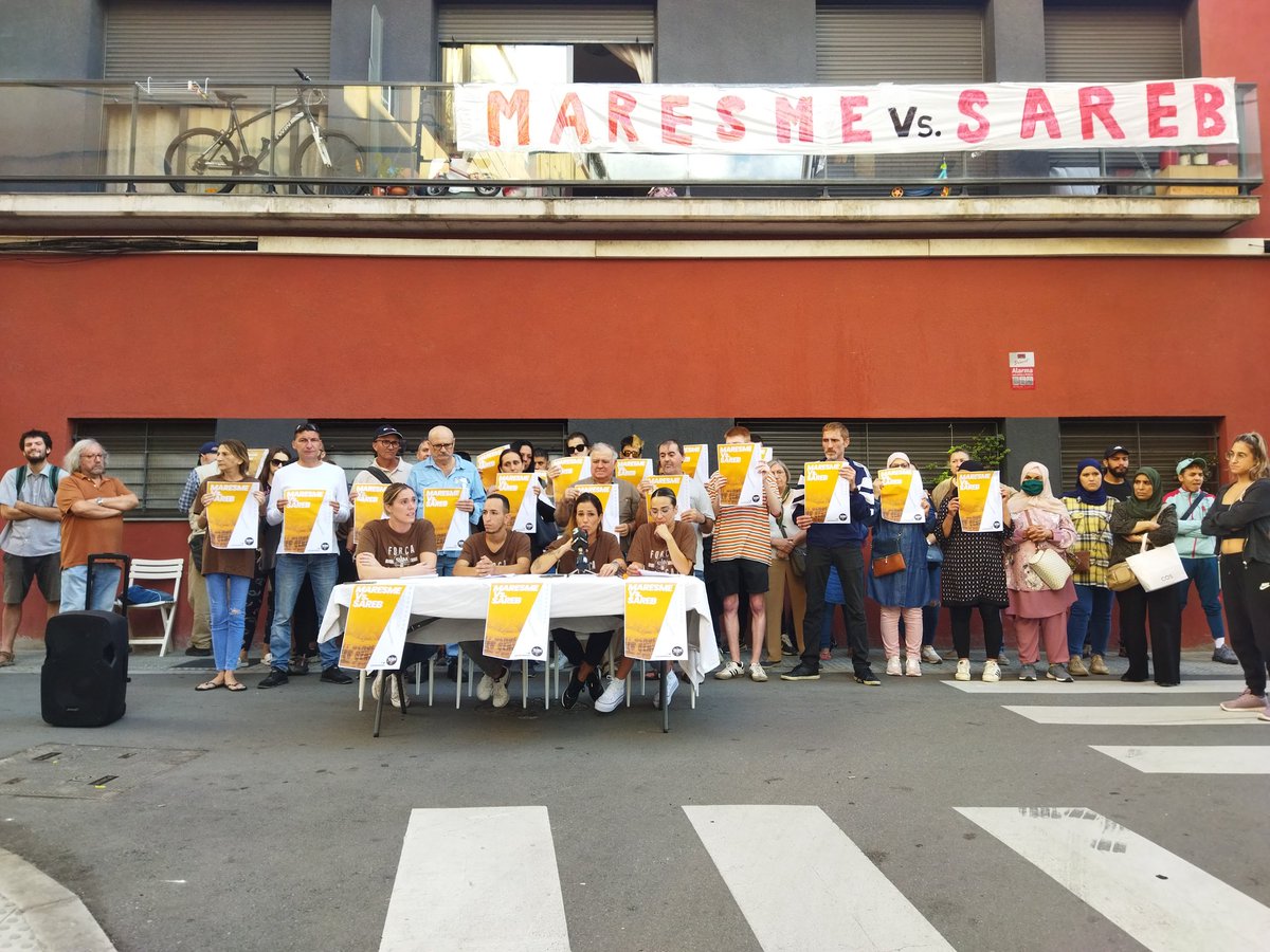 📸 Comencem la Roda de Premsa al c/St.Jordi. 

🏗️🔥Tot el Maresme contra la Sareb! 
#MaresmeVsSareb