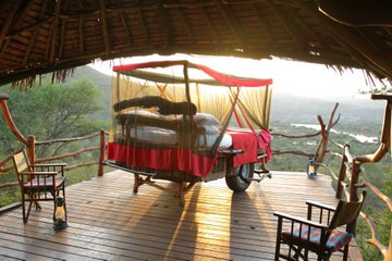 ToAfriKa1's tweet photo. Starbeds are handcrafted four-poster beds on wheels that are rolled out onto elevated wooden platforms so that visitors can sleep beneath the boundless African night sky.
For bookings:
☎️ Tel: +254 – 748 717 387
📧 info@toafrika.com
#TembeKenya #Explore #Starbed #Loisaba https://t.co/MGgarvR6I4