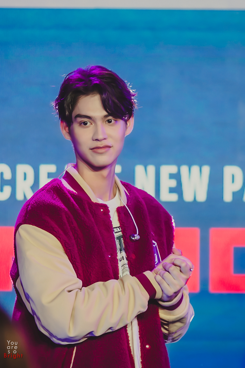 uAreSoBright's tweet photo. [Throwback] น้องไบร์ทในงาน #adidasThailand #NMD [3] #bbrightvc https://t.co/JN2iPxVFsU