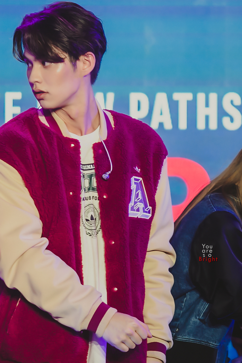 uAreSoBright's tweet photo. [Throwback] น้องไบร์ทในงาน #adidasThailand #NMD [3] #bbrightvc https://t.co/JN2iPxVFsU