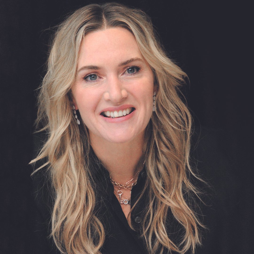 En 30 ans de carrière, l’actrice Kate Winslet, a su prendre la vague du succès avec philosophie. Aujourd’hui, loin des diktats, elle continue d’attiser le désir des réalisateurs et des marques… 
Retrouvez un article dédié à la star hollywoodienne dans « S » numéro 12 ✨

#star