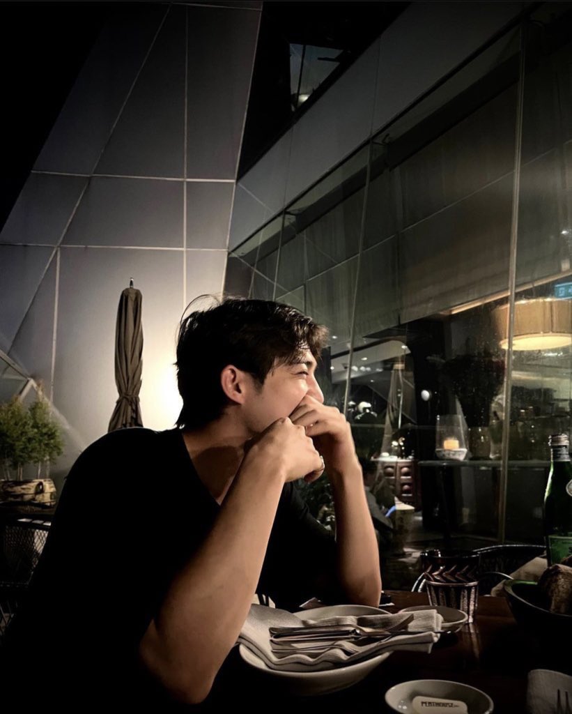 iporperj's tweet photo. เผื่อใครอยากตาม เอสคูปส์มาที่ Penthouse อยู่ระหว่างชั้น 34-36 ของ Park Hyatt กรุงเทพ โรงแรมที่อยู่ด้านบนของ Central embassy #เซบกินอันนี้ https://t.co/qSHUETE7tN