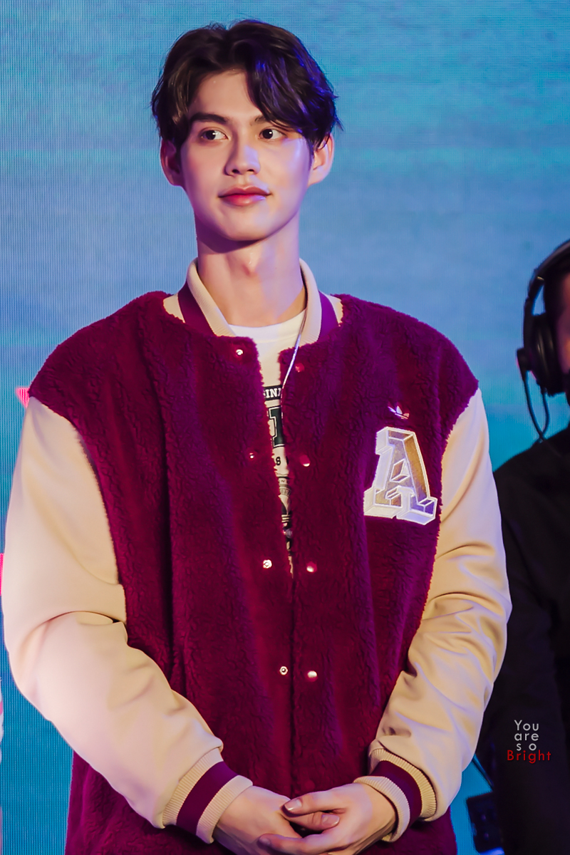 uAreSoBright's tweet photo. [Throwback] น้องไบร์ทในงาน #adidasThailand #NMD [6-จบ] #bbrightvc https://t.co/amRaCF22WN