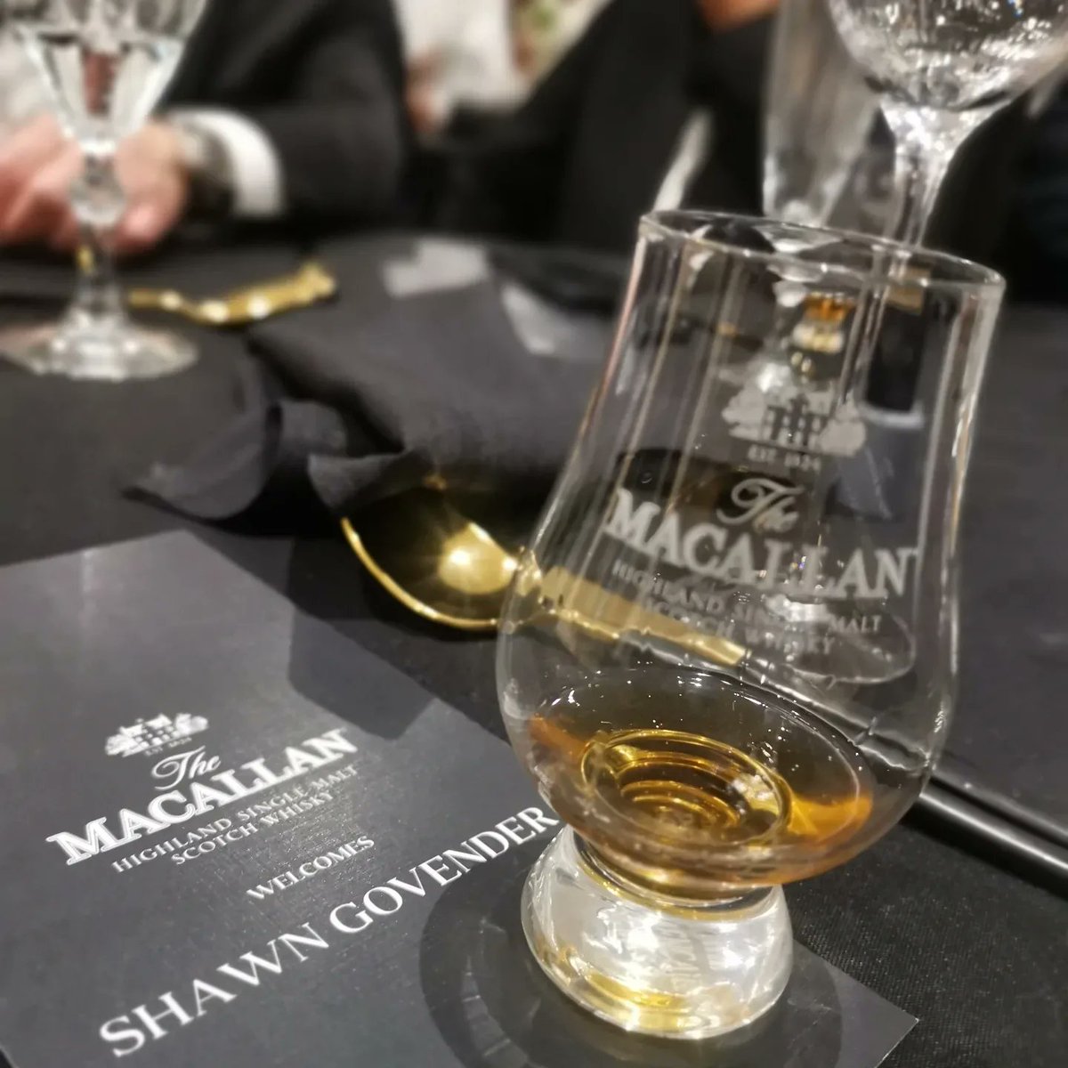 WhiskybossSA's tweet photo. It was all about the Macallan Double Cask 30 yrs launch last week. A food pairing with an extraordinary Whisky 🥃💥
The Macallan
#Macallan #Macallan30yrs #Doublecask #Whiskyboss #Bentley #suitup #Bentley #WBSA https://t.co/LL4k8DJIAe