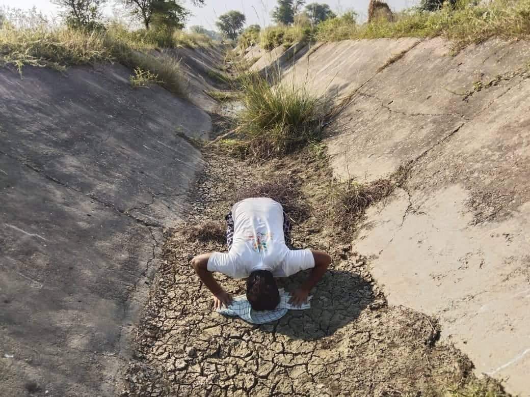 rpmeenapdz's tweet photo. T293
@ashokgehlot51 @RajGovOfficial
@RajCMO
माननीय राजस्थान उच्च न्यायालय के आदेश के मुताबिक पाँचना डैम की नहरों में इस रबी फसल के सीजन पानी खोला जाना है। परन्तु प्रशासन मौन है। 16 वर्षों से बंद नहरों की मरम्मत व सफाई का कार्य अभी तक भी नहीं हुआ है। #पाँचना_की_नहरों_में_पानी_खोले https://t.co/hwNTAuSJO1