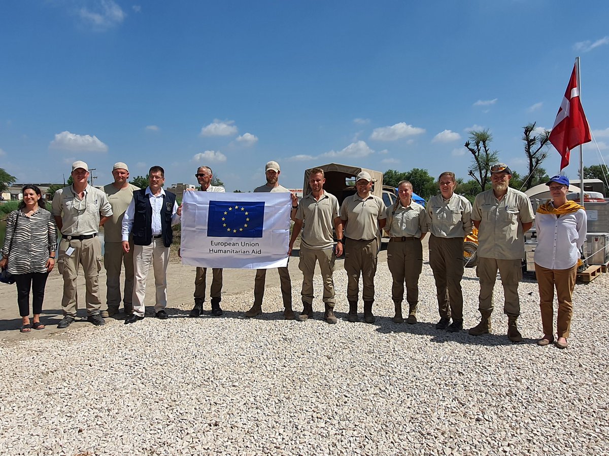 JanezLenarcic's tweet photo. I commend the @DEMA_eng team in Khipro bringing safe drinking water to the population affected by the devastating #Pakistanfloods. 

DEMA's water purification plant has the capacity to produce 120,000 l of clean water per day and to 40,000 people per day.

#EUsolidarity 🇩🇰🇪🇺🤝🇵🇰 https://t.co/5MPuiOuyRu