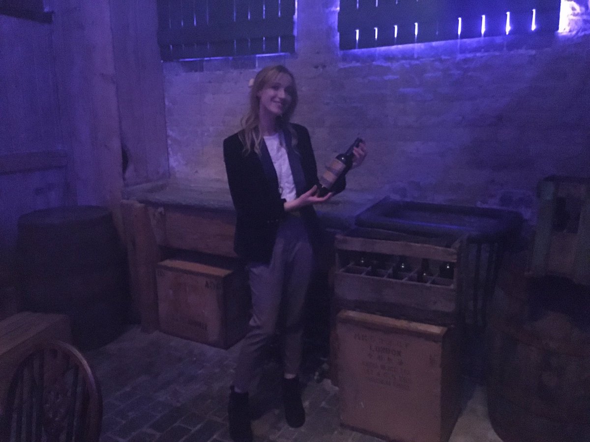 StoriesAndShows's tweet photo. Wow! @PBtherise is an explosion of energy! The time the actors give you makes it feel like your choices really matter and your decisions will have consequences - 12/10 stars!! And so much love to @RoxanaRae who is genuinely starting to feel like an old friend 🥰 #PeakyBlinders https://t.co/1P9zcRi1hR