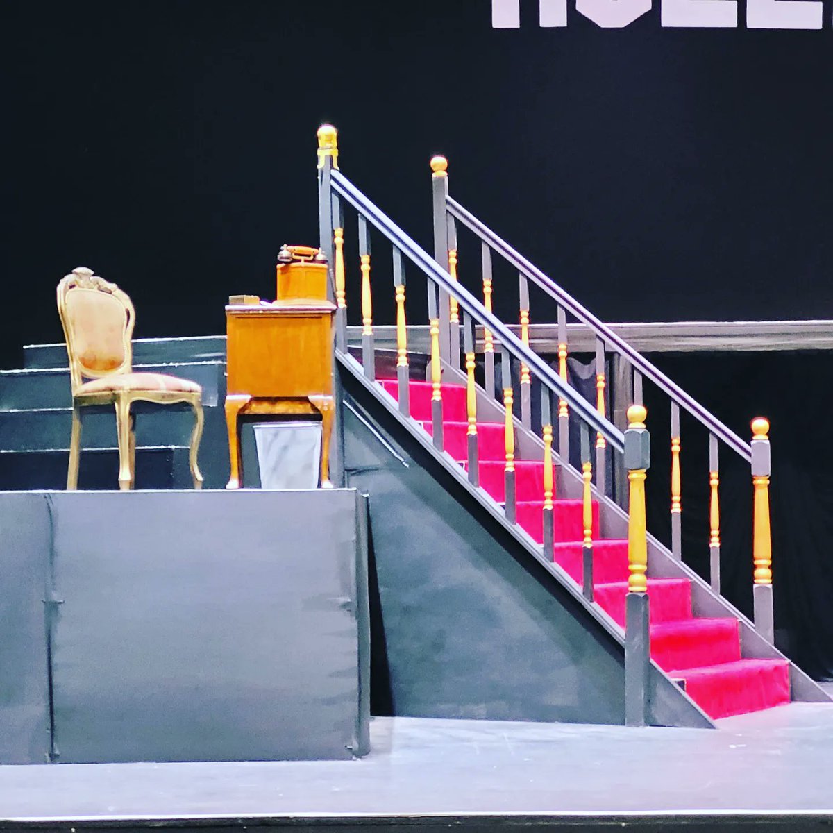 LongwoodLAOS's tweet photo. The stage is set...

Come along and see Sunset Boulevard this week at the Lawrence Batley Theatre 

https://t.co/hyOEFY3GY5 https://t.co/YMIuzey3Sr
