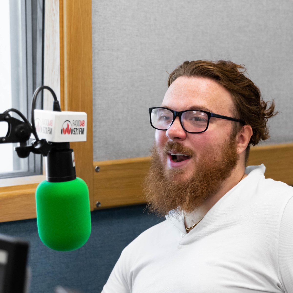 uniofbedsnews's tweet photo. 📢 All episodes of our new #podcast #BitsofBeds are AVAILABLE NOW!

🎙️ Over 12 ‘minisodes’, our hosts Joe &amp; Priscilla catch up with @uniofbeds staff, students &amp; graduates to chat everything from #employability to #mentalhealth

🎧 Listen NOW: https://t.co/VLBUUdiMy8 👈 https://t.co/FpZb7ezfad