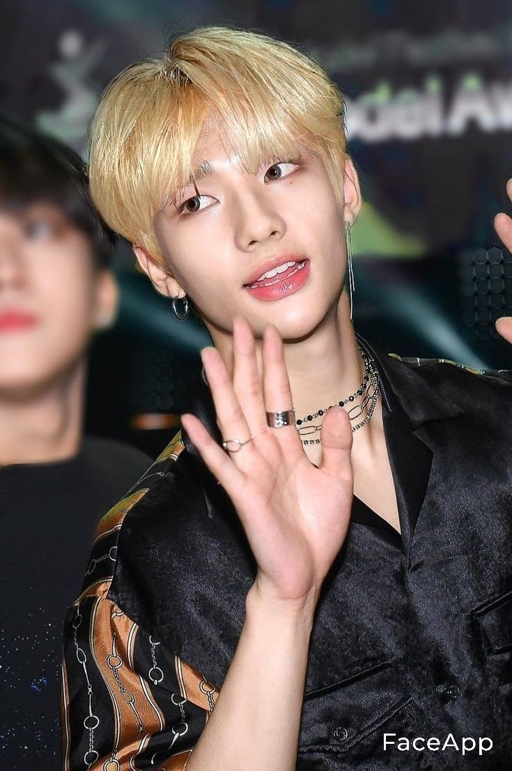 HiLKHiBC's tweet photo. Short and blonde okk?? https://t.co/RPGRa4kmJ1