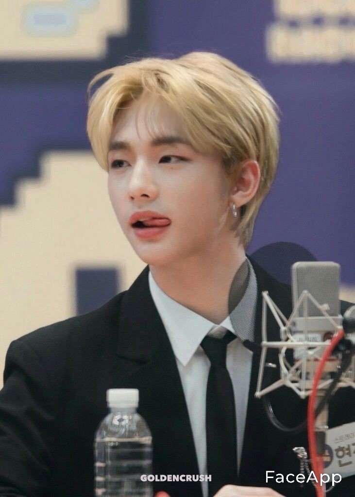 HiLKHiBC's tweet photo. Short and blonde okk?? https://t.co/RPGRa4kmJ1