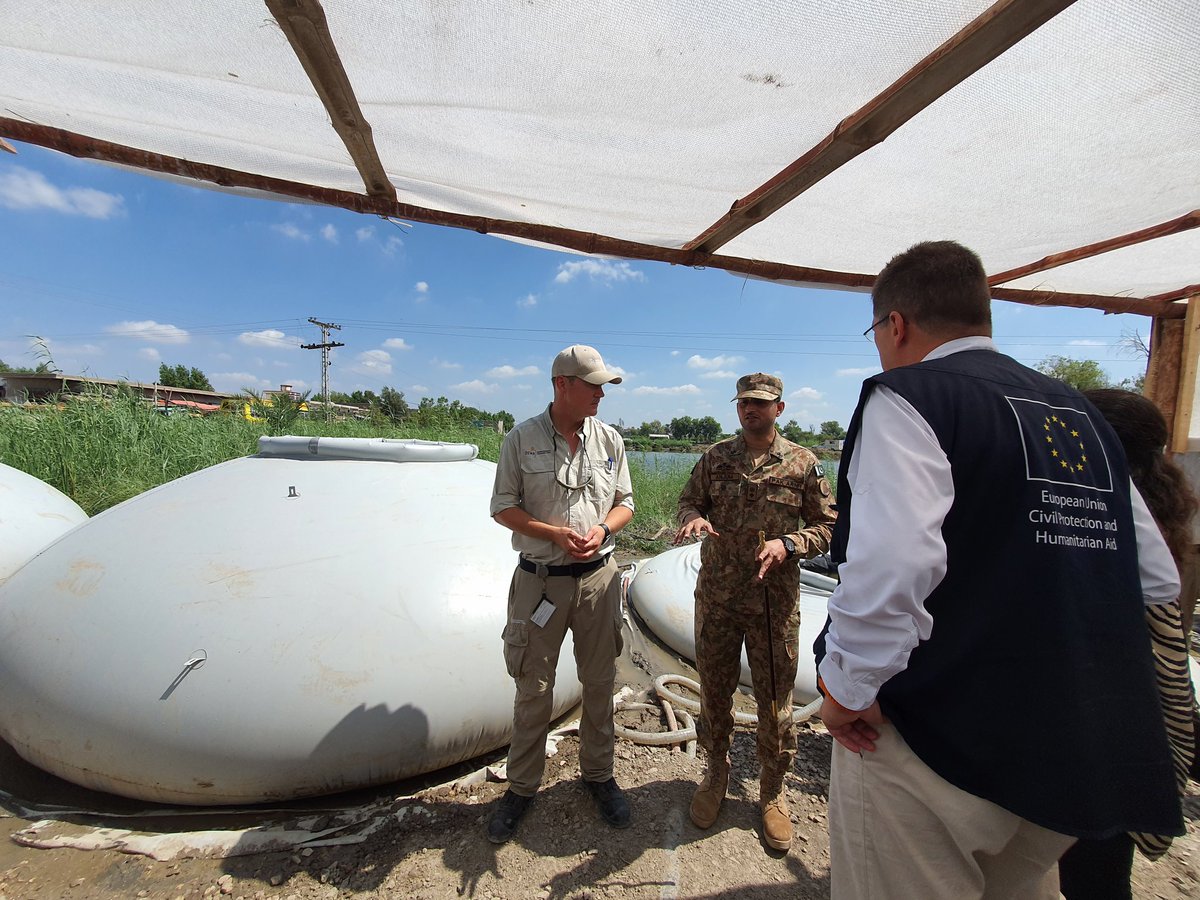 JanezLenarcic's tweet photo. I commend the @DEMA_eng team in Khipro bringing safe drinking water to the population affected by the devastating #Pakistanfloods. 

DEMA's water purification plant has the capacity to produce 120,000 l of clean water per day and to 40,000 people per day.

#EUsolidarity 🇩🇰🇪🇺🤝🇵🇰 https://t.co/5MPuiOuyRu