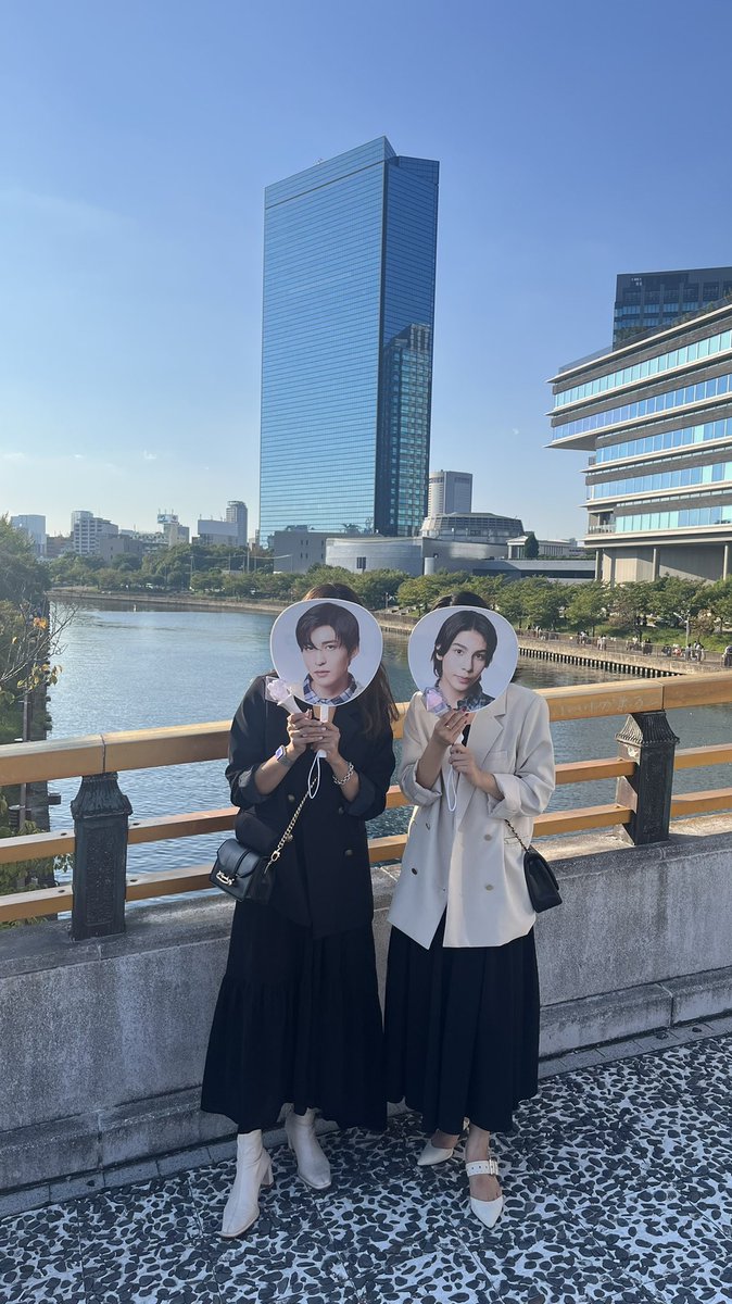 97crayfish216's tweet photo. 今年も安定のめめラウ参戦^_− ☆
自担くんたちには安定に干されたけど
お互いの席運の良さに感謝しまくった1日🌙自名義ヨシヨシすぎるーッ
すのちゃんたくさんの幸せをありがとう😢💞😢💞
#SnowManLIVETOUR2022 
#SnowManLIVETOUR2022Lab https://t.co/4arYrJ8M5v