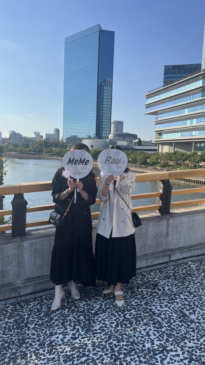 97crayfish216's tweet photo. 今年も安定のめめラウ参戦^_− ☆
自担くんたちには安定に干されたけど
お互いの席運の良さに感謝しまくった1日🌙自名義ヨシヨシすぎるーッ
すのちゃんたくさんの幸せをありがとう😢💞😢💞
#SnowManLIVETOUR2022 
#SnowManLIVETOUR2022Lab https://t.co/4arYrJ8M5v