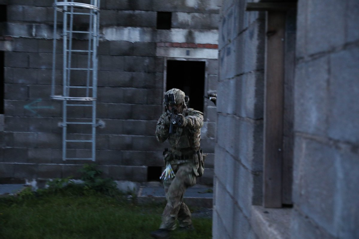 US_SOCEUR's tweet photo. Ready or not... here we come.
🇬🇧 & 🇺🇸 Getting after it during close quarter battle training in Grafenwöhr. #tenthsfg @3_CommandoBde #CQB #StrongerTogether #StrongEurope #Achillean https://t.co/nPa05G03sL