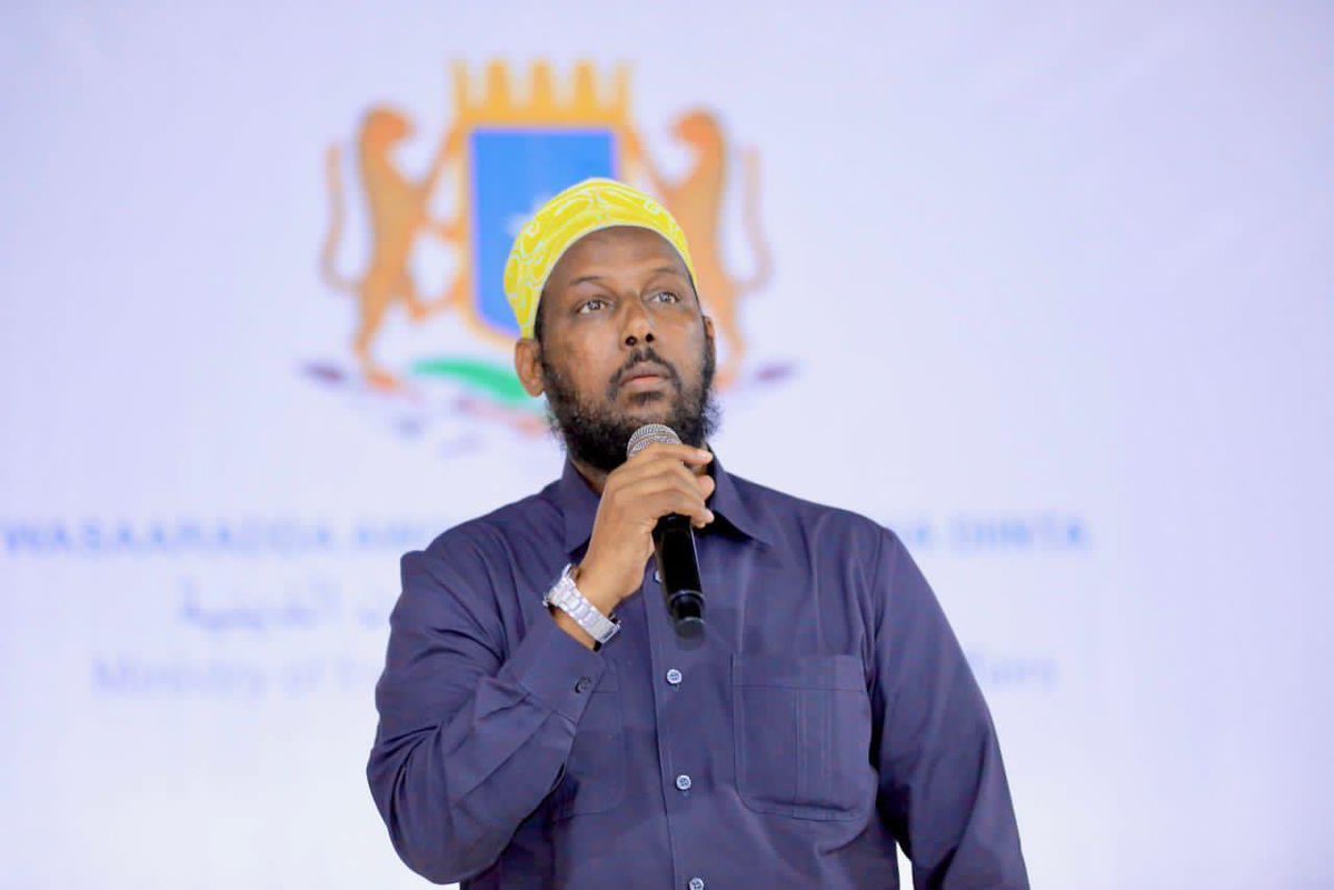 berlula_ali's tweet photo. Aduniyo waa cajiib manta muktar roob ayaa tiyaarka qaran loogu tumaya astanta qaranka 🤣🤣🤣 https://t.co/eGHk2lHf7d