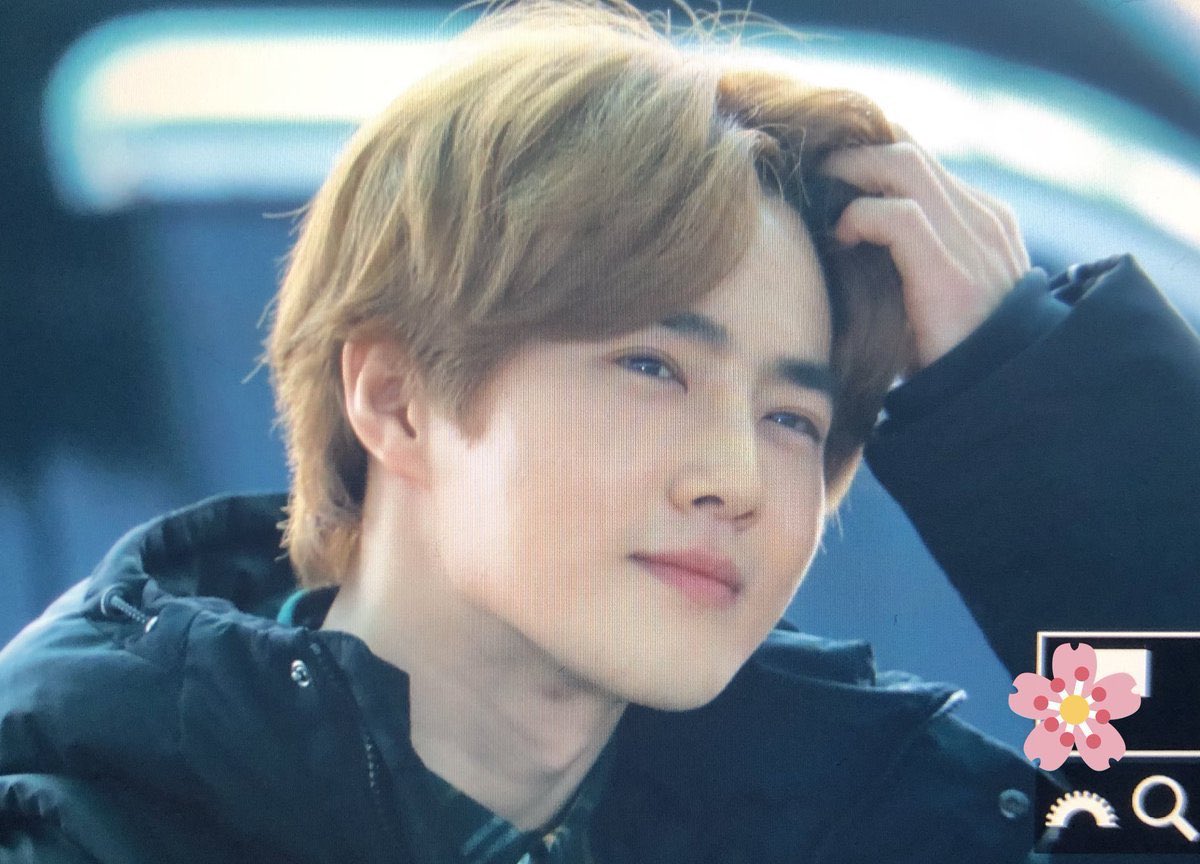 indiesh2o's tweet photo. junmyeon with long honey tea hair was gorgeous https://t.co/TZ763OJqvw