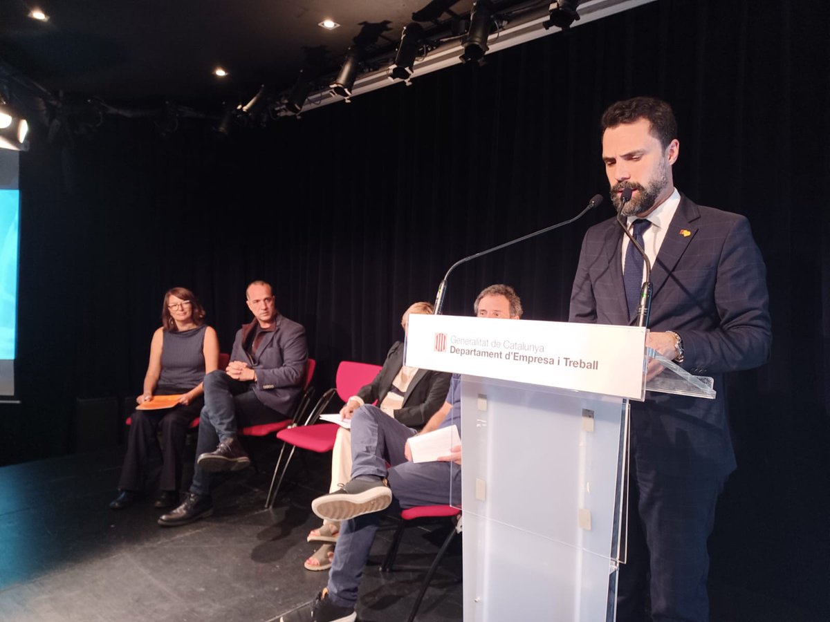 econ_socialcat's tweet photo. @rogertorrent @CooperativesCAT 🗣️ @rogertorrent: "Les 3 iniciatives de caràcter estratègic subvencionades (@AbacusCoop, @suaracoop i @SomEnergia) tenen incidència en el posicionament de l’ESS com a model de consum o de producció, i corresponen a cooperatives que són líders i referents en el seu àmbit." https://t.co/dcqvXuVZYS