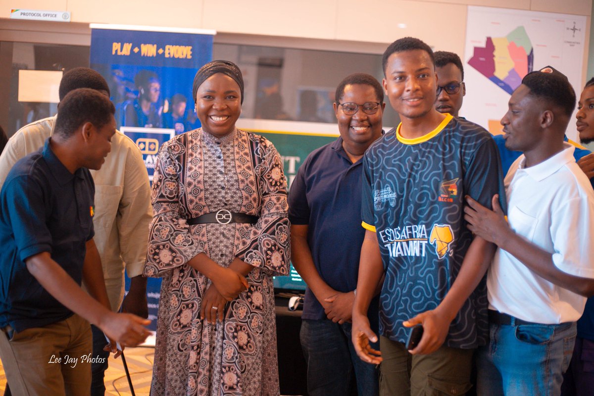 ESportsANews's tweet photo. RANDOMS ft
@gyaigyimii @Fatimatu_A @esportsGhana @eAfricaTourney @Slymorh3 @SarpongVespa @Kwecy @kwabran_ @redscorpiongh
📸: @gyamfi_lee #bloggerssummit https://t.co/JPEawPQ5nT