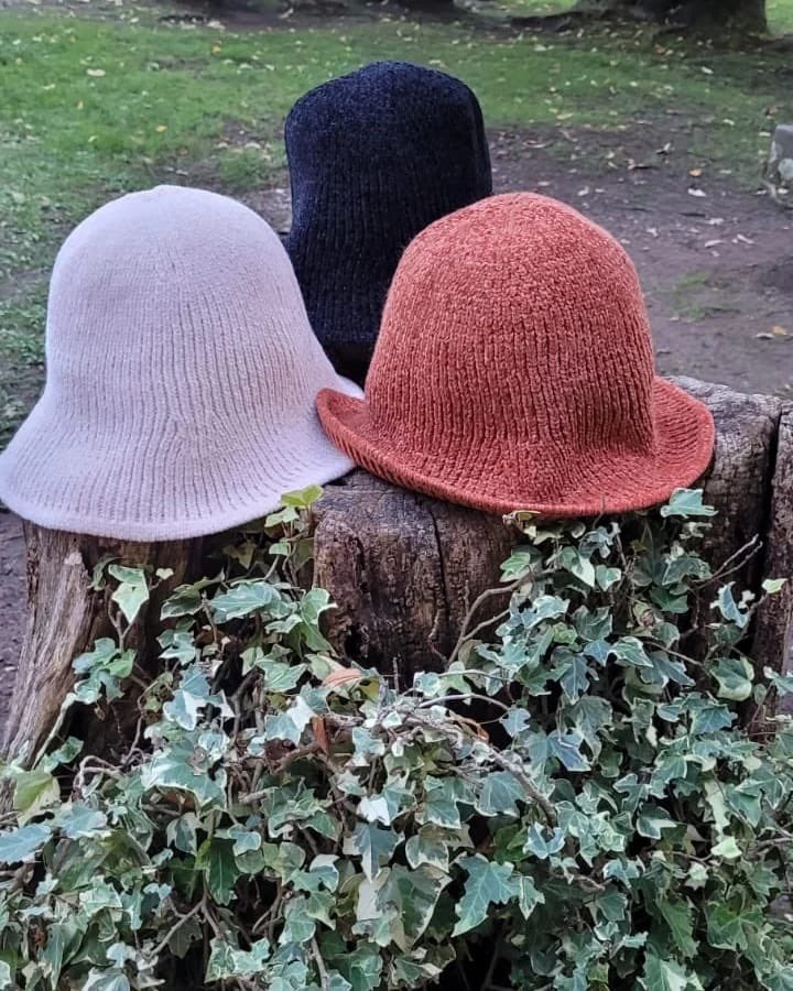 EncantsStAntoni's tweet photo. 💁🏼Què esculls: ratlles, quadres, colors llisos? Descobreix tota la #ModaTardor 🍁 als Encants de Sant Antoni.
#SomEncantistes
Som @MercatsBCN https://t.co/GKINldWFLN