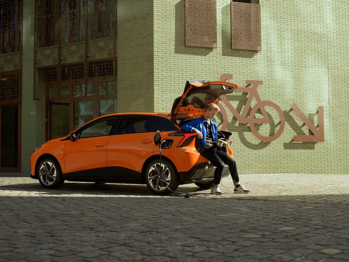 Chorley_Group's tweet photo. The all-new #MG4 #EV makes its televised debut this week... 📺

Keep your eyes peeled.

Don't forget, if you would want to arrange your free test drive, find your local branch down below 👇🏻

🔗 https://t.co/xRK2WpULJV

#MGMotor #SayNoToCompromise #ElectricForEveryone https://t.co/etvhT5WRZM