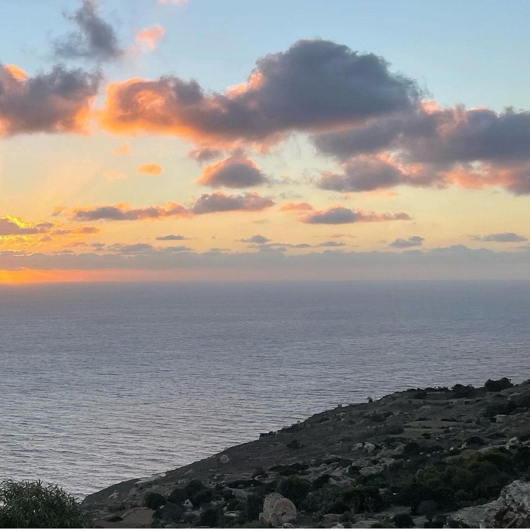 tanziltweets's tweet photo. #DingliCliffs #Malta 
That Naturally Window ❤️ https://t.co/QiXTz2cnEr