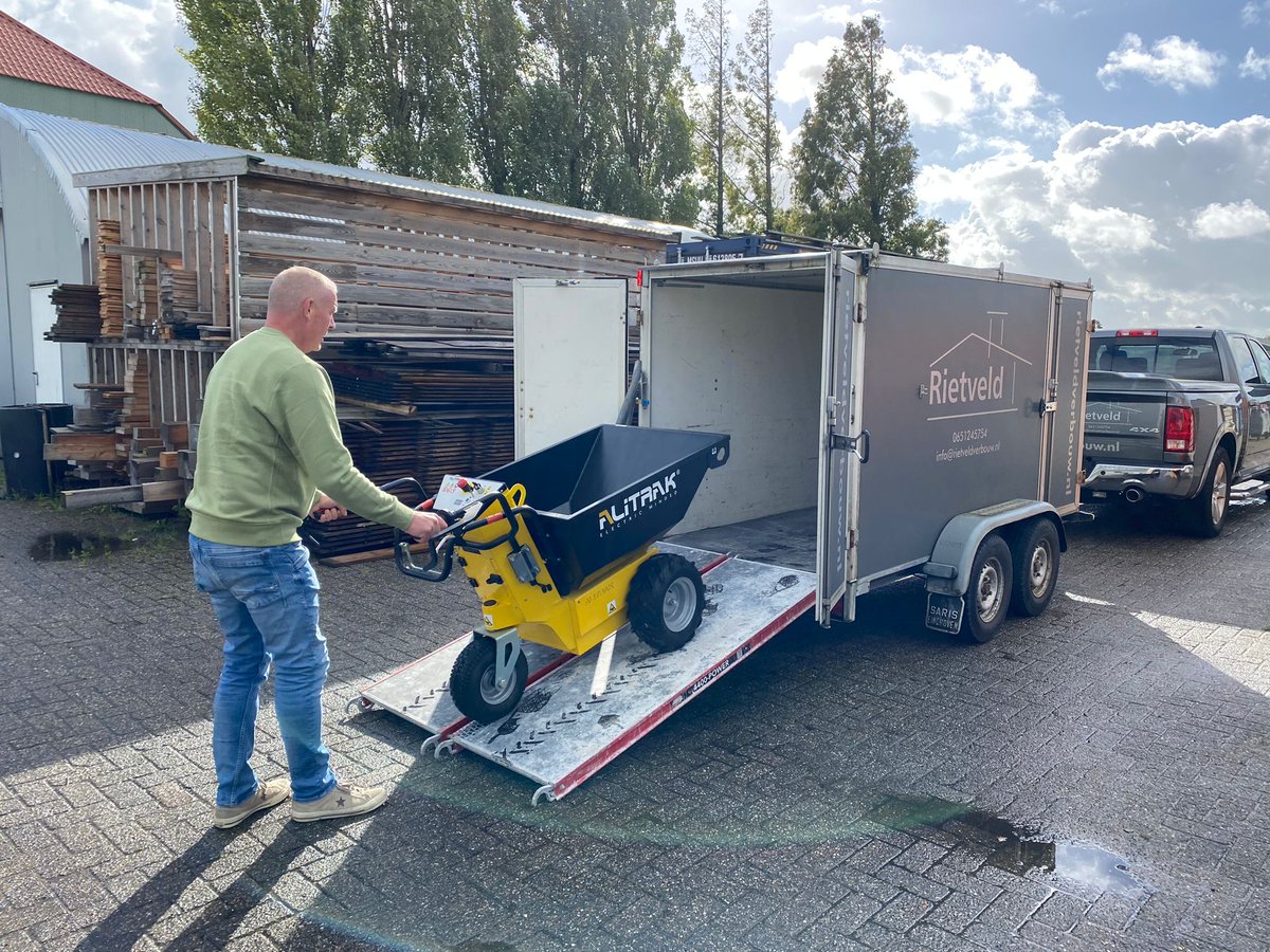AlitrakSales's tweet photo. Another fully electric MT500 minidumper with a load capacity of up to 500kg for heavy use delivered today by our Dutch distributor Dumperspecialist https://t.co/AFPo0tNygI
#minidumper #fullelectric #greensolutions #madeinitaly #constructionmachinery https://t.co/O9wAwb5MD7