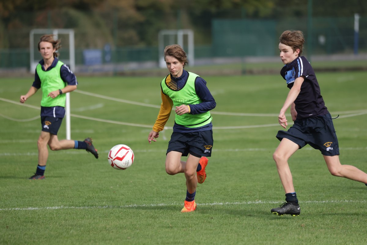 KingsBruton's tweet photo. An exciting weekend of hockey, rugby &amp; football fixtures @KingsBruton. Read about it and view the photographs here - https://t.co/6X8Evwe7Sz

#KSBChristmasTerm #KSBHockey #KSBRugby #KSBFootball @KSBSportDept https://t.co/ZQCCwpLEPR