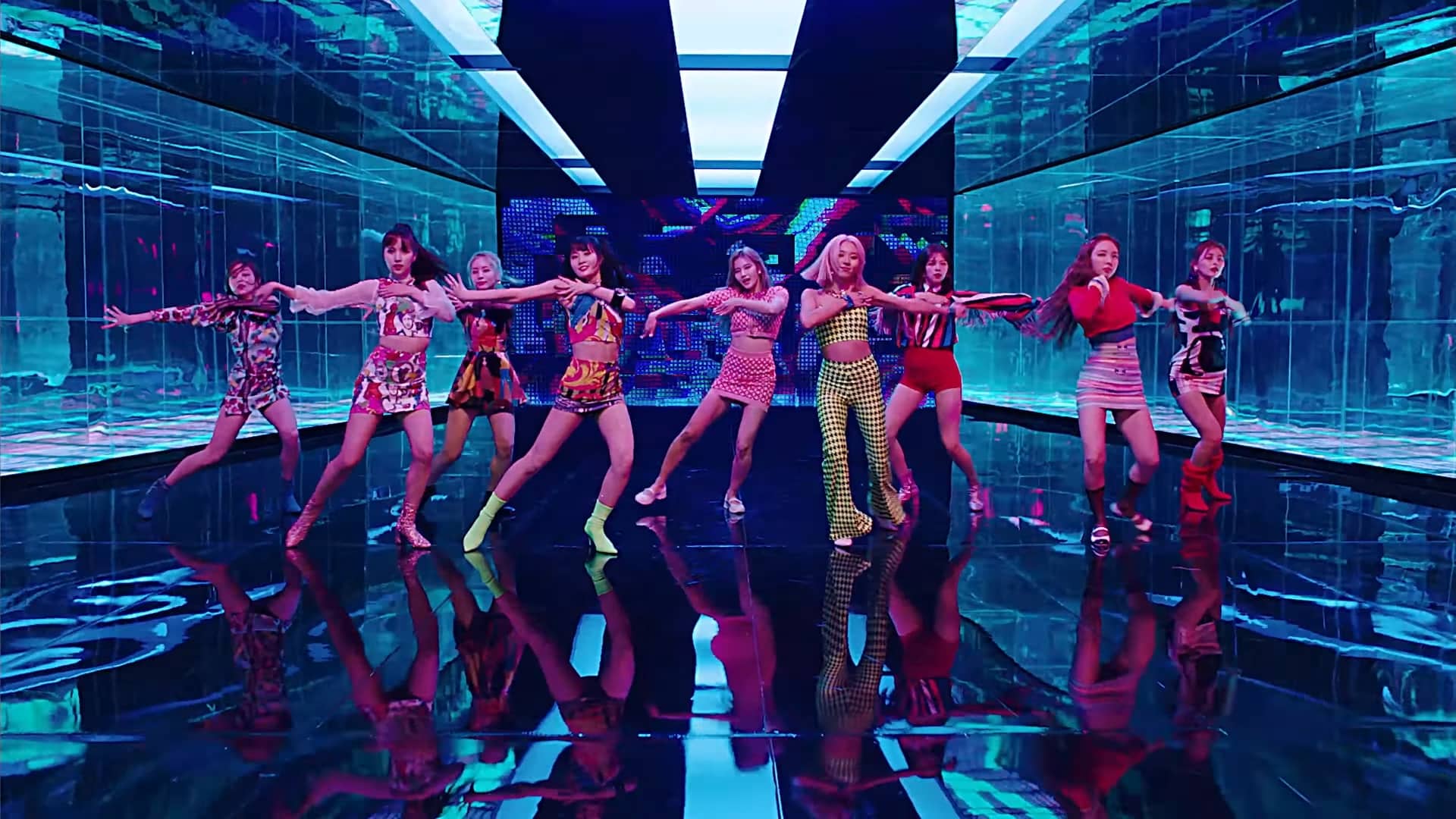 twice tour pics on Twitter "HAPPY 4 YEARS FANCY, FOREVER SOTY IN MY