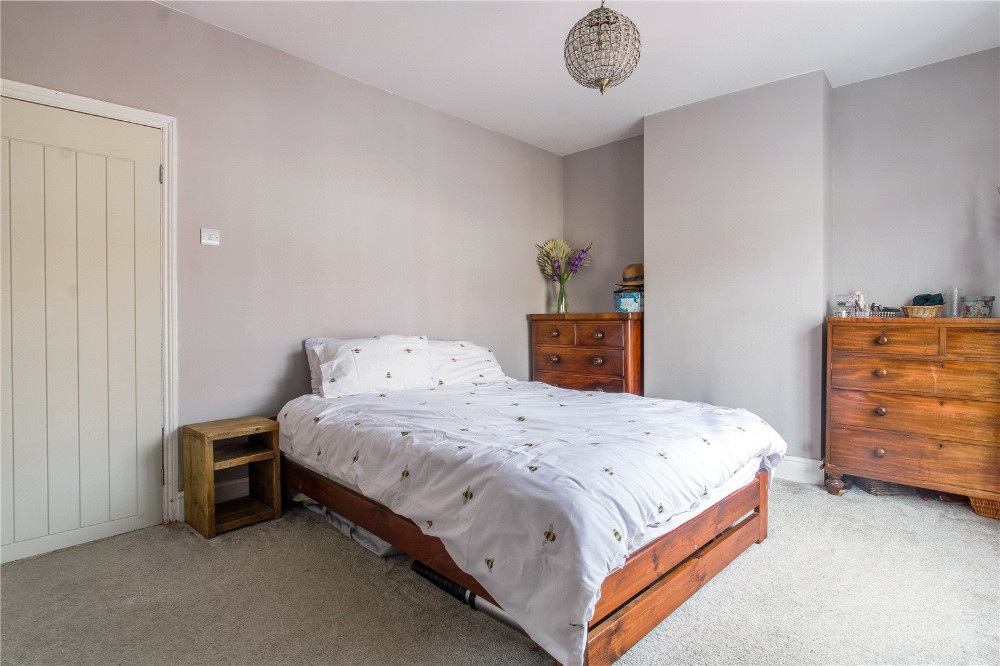 🏡 FOR SALE - A beautifully presented three bedroom Edwardian home in #Brislington

✔️ Open plan living space with original stripped floorboards
✔️ Well-organised fitted kitchen
✔️ Dining room
✔️ Large South-facing garden
✔️ £375,000

See more ➡️ cjhole.co.uk/property/for-s…