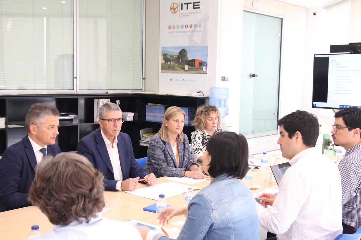 El conseller de @GVAeconomia <a href="/rafacliment_/">Rafa Climent</a> nos apoya en la reunión con la <a href="/UCNorte/">Universidad Católica del Norte</a> para la puesta en marcha del centro de I+D+i de tecnologías de #litio en Chile. Pytos. de luces largas para la generación de sinergias entre ambos centros <a href="/itenergia/">ITE</a> <a href="/GVAivace/">IVACE+i</a> <a href="/Redit_es/">REDIT</a> #SQM