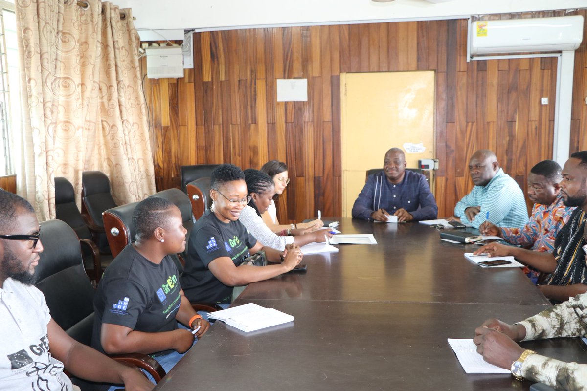 SNVGhana's tweet photo. This week, we're hosting a team from @EuropeInGhana who will be meeting and engaging with service recipients, our #businesshubs and Opportunities for Youth Employment (#OYE) Programme training in the Western Region under the #GrEEnProject funded by @EuropeInGhana and @NLinGhana https://t.co/etKi7NGWzq