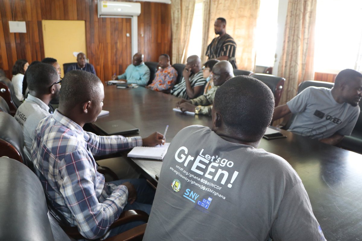 SNVGhana's tweet photo. This week, we're hosting a team from @EuropeInGhana who will be meeting and engaging with service recipients, our #businesshubs and Opportunities for Youth Employment (#OYE) Programme training in the Western Region under the #GrEEnProject funded by @EuropeInGhana and @NLinGhana https://t.co/etKi7NGWzq