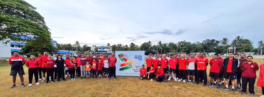 DefencePROTvm's tweet photo. #Swachhata2.0  
Cleaning drive by the personnel of Air Force station Shangumugham, Trivandrum as part of #SpecialCampaign2.0
The air warriors participated in the #ploggingrun(activity that combines Fitness&amp;Cleanliness)in high spirits.
#SwachhBharat
#SwachhBharatMission
@DARPG_GoI https://t.co/xUMhMSkVVZ