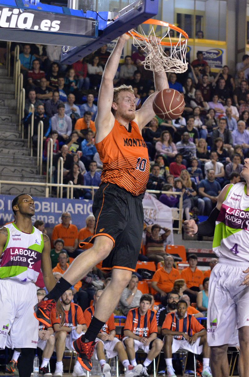 BFuenlabrada's tweet photo. 🎩Se retira un tipo que es todo un caballero. Encantador en el trato y gran profesional.

⛹️‍♂️Dos temporadas vistió nuestra camiseta.

🙃 Más majo que las pesetas, don Daniel Clark.

Mucha suerte en tus nuevas andanzas, @Dan00Clark  

#FuenlADN #25FuenlACB https://t.co/KXdfgWpjPZ