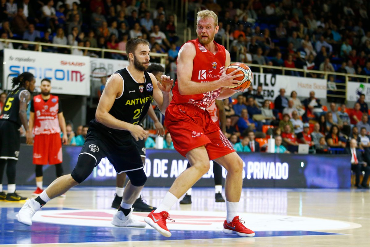 BFuenlabrada's tweet photo. 🎩Se retira un tipo que es todo un caballero. Encantador en el trato y gran profesional.

⛹️‍♂️Dos temporadas vistió nuestra camiseta.

🙃 Más majo que las pesetas, don Daniel Clark.

Mucha suerte en tus nuevas andanzas, @Dan00Clark  

#FuenlADN #25FuenlACB https://t.co/KXdfgWpjPZ